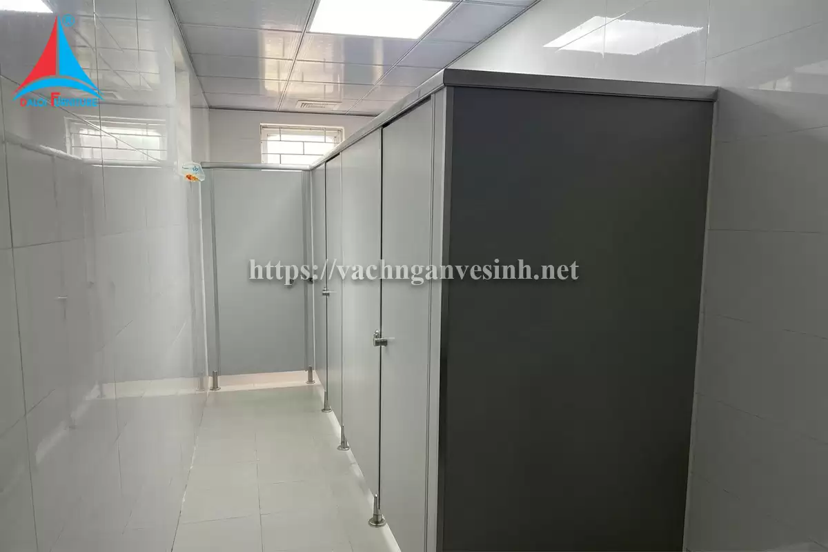 Đa Lợi thi công 230m2 vách ngăn vệ sinh tại trường cao đẳng CIC Quảng Ninh
