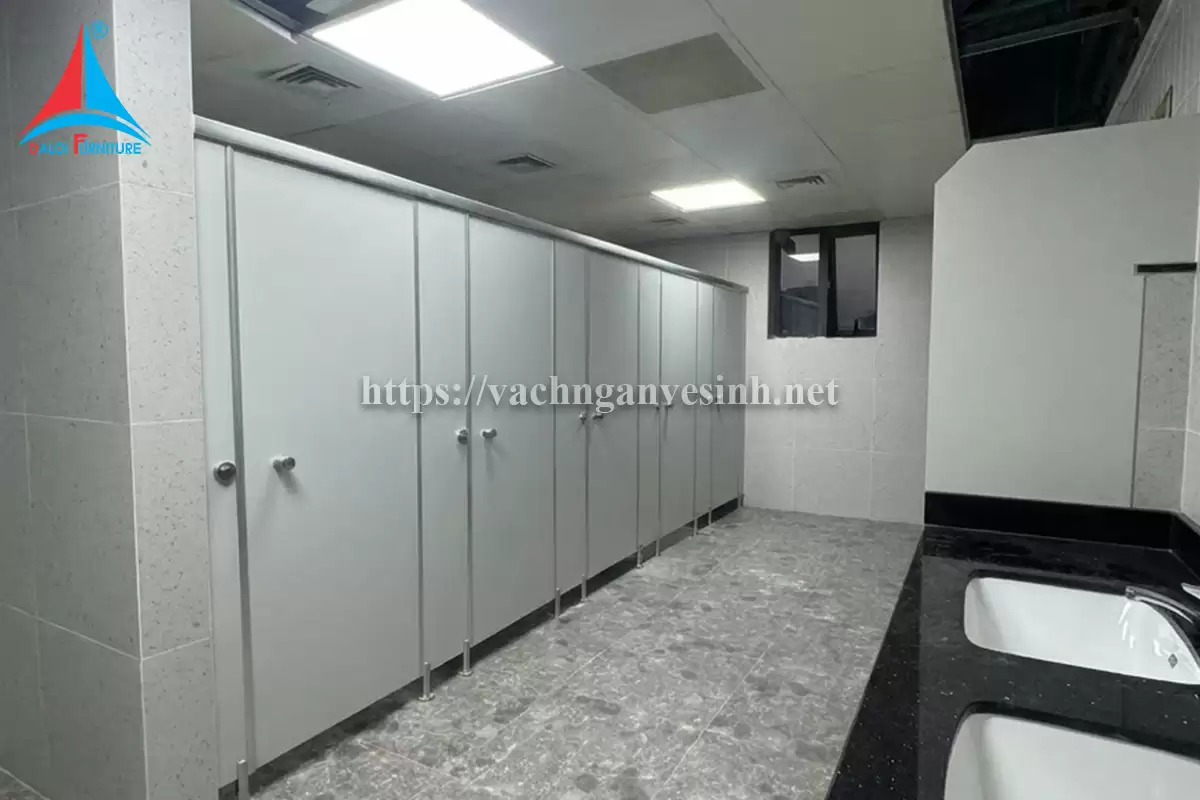 Đa Lợi thi công 90m2 vách ngăn vệ sinh tại tòa nhà VTC