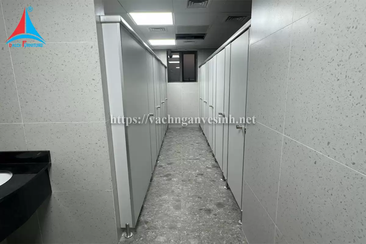 Đa Lợi thi công 90m2 vách ngăn vệ sinh tại tòa nhà VTC