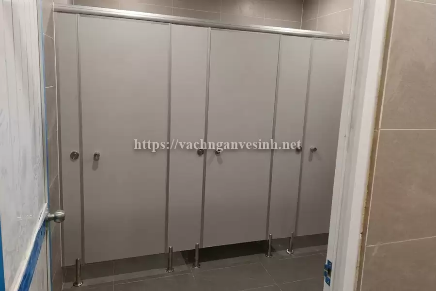 tấm compact cdf 1150psi làm vách ngăn vệ sinh quán cafe