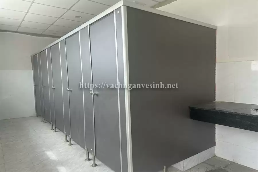 Tại sao nhiều công trình dùng tấm Compact vẫn bị nở bung viền?
