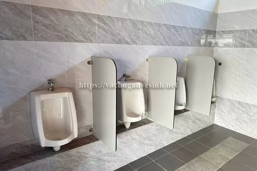 Tác hại nguy hiểm khi tấm Compact bị trương nở trong nhà vệ sinh