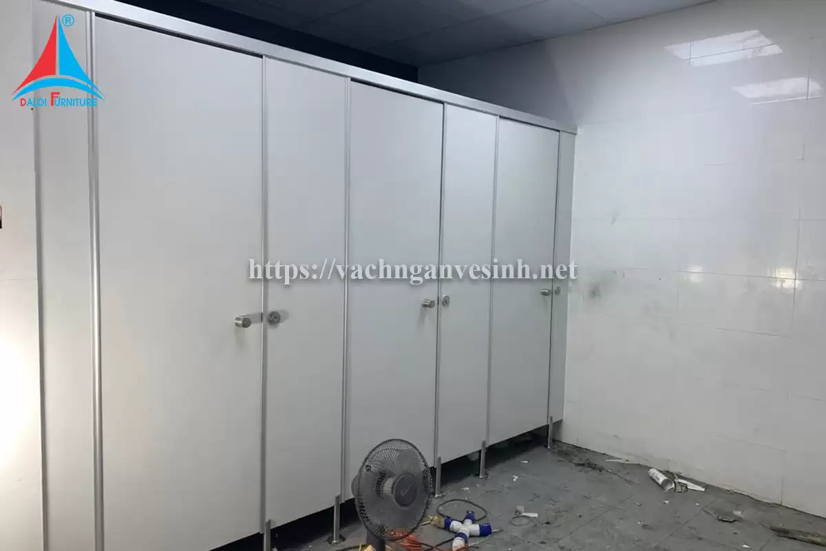 Đa Lợi thi công 100m2 vách ngăn vệ sinh tại nhà máy Nghĩa Dân, Hưng Yên