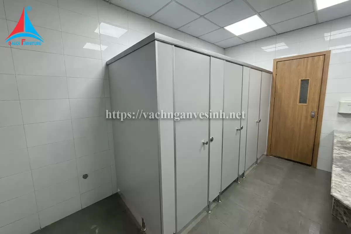 Đa Lợi thi công 150m2 vách ngăn vệ sinh tại tòa nhà Cennos
