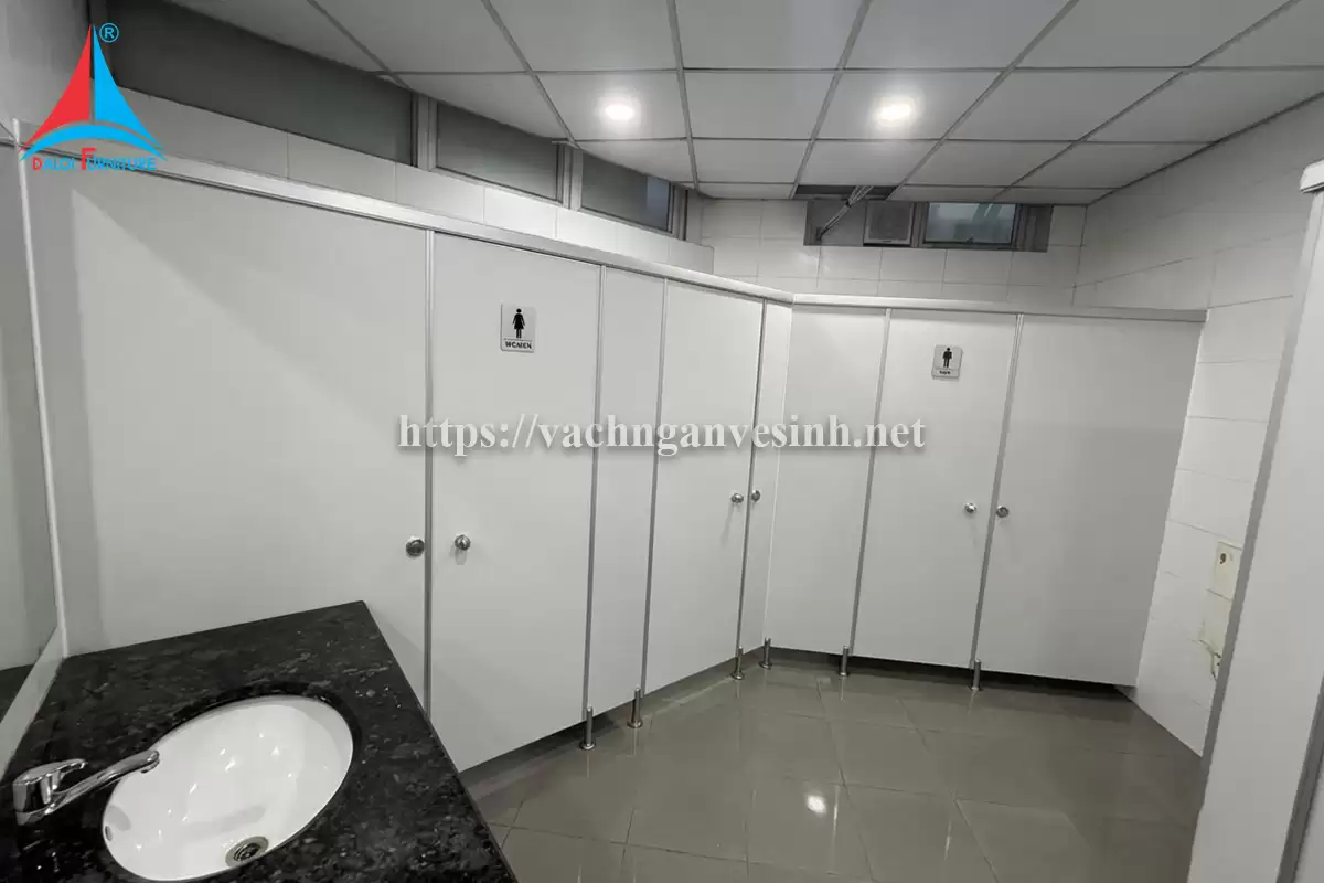 Đa Lợi thi công 150m2 vách ngăn vệ sinh tại tòa nhà Cennos