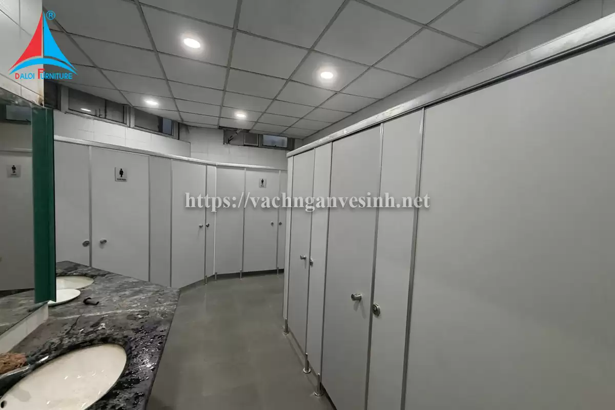 Đa Lợi thi công 150m2 vách ngăn vệ sinh tại tòa nhà Cennos