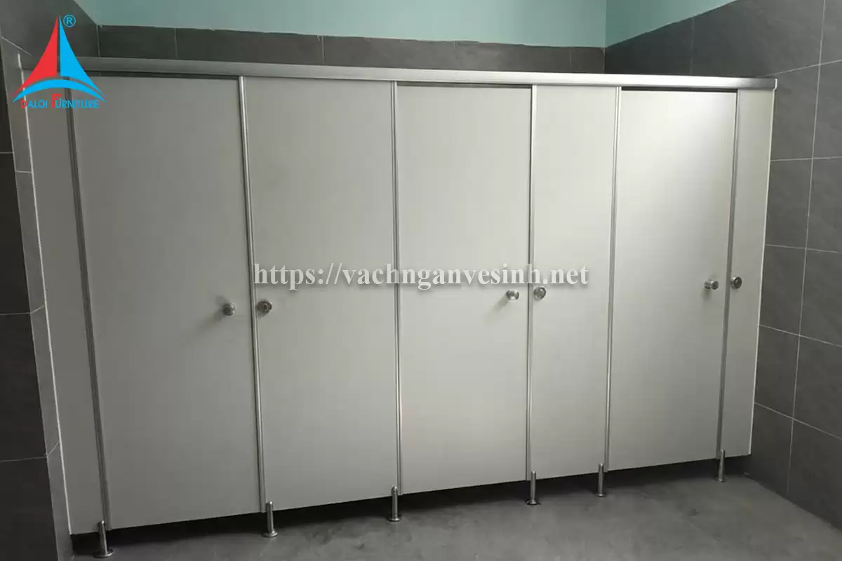 Đa Lợi thi công 120m2 vách ngăn vệ sinh compact tại Tuynnel Bắc Giang