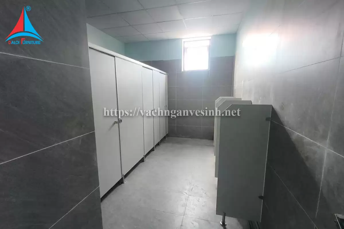 Đa Lợi thi công 120m2 vách ngăn vệ sinh compact tại Tuynnel Bắc Giang
