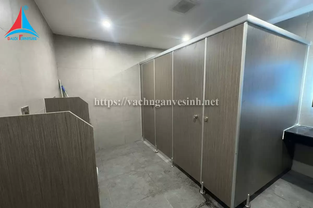 Đa Lợi thi công vách ngăn vệ sinh quán nhậu tại KĐT Vĩnh Hoàng