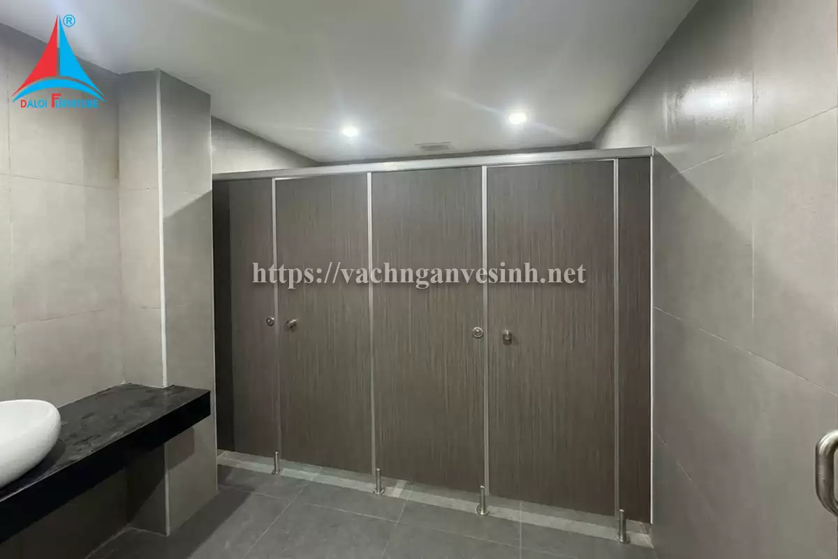Đa Lợi thi công vách ngăn vệ sinh quán nhậu tại KĐT Vĩnh Hoàng