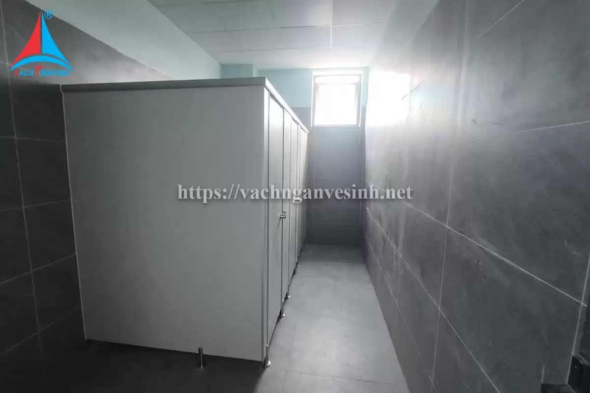 Đa Lợi thi công 120m2 vách ngăn vệ sinh compact tại Tuynnel Bắc Giang